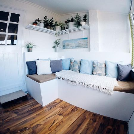 Bijou Annexe, Sea View, Private Entrance & Parking - Folkestone Hotell Exteriör bild