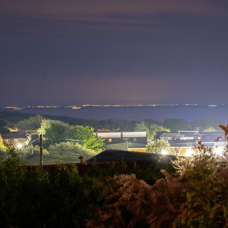 Bijou Annexe, Sea View, Private Entrance & Parking - Folkestone Hotell Exteriör bild