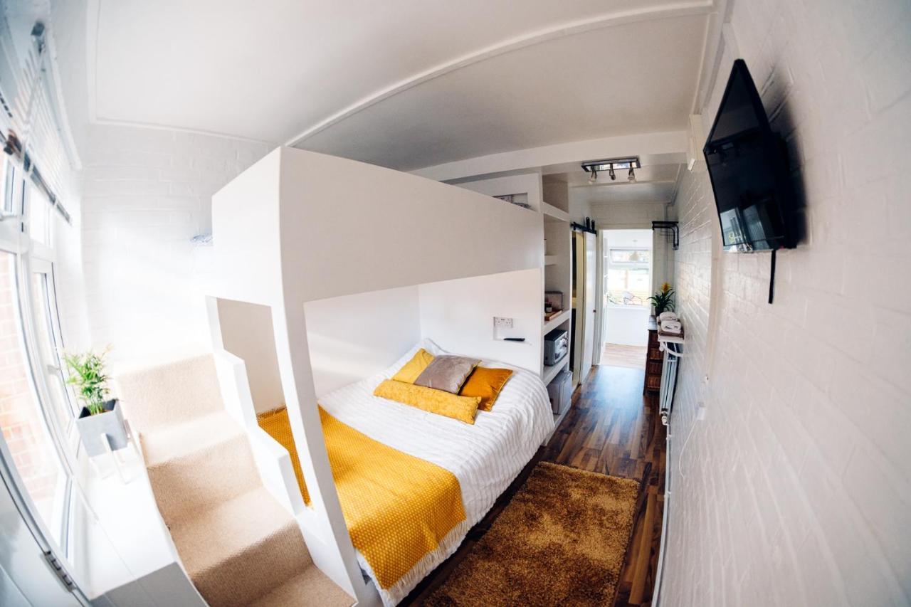 Bijou Annexe, Sea View, Private Entrance & Parking - Folkestone Hotell Exteriör bild