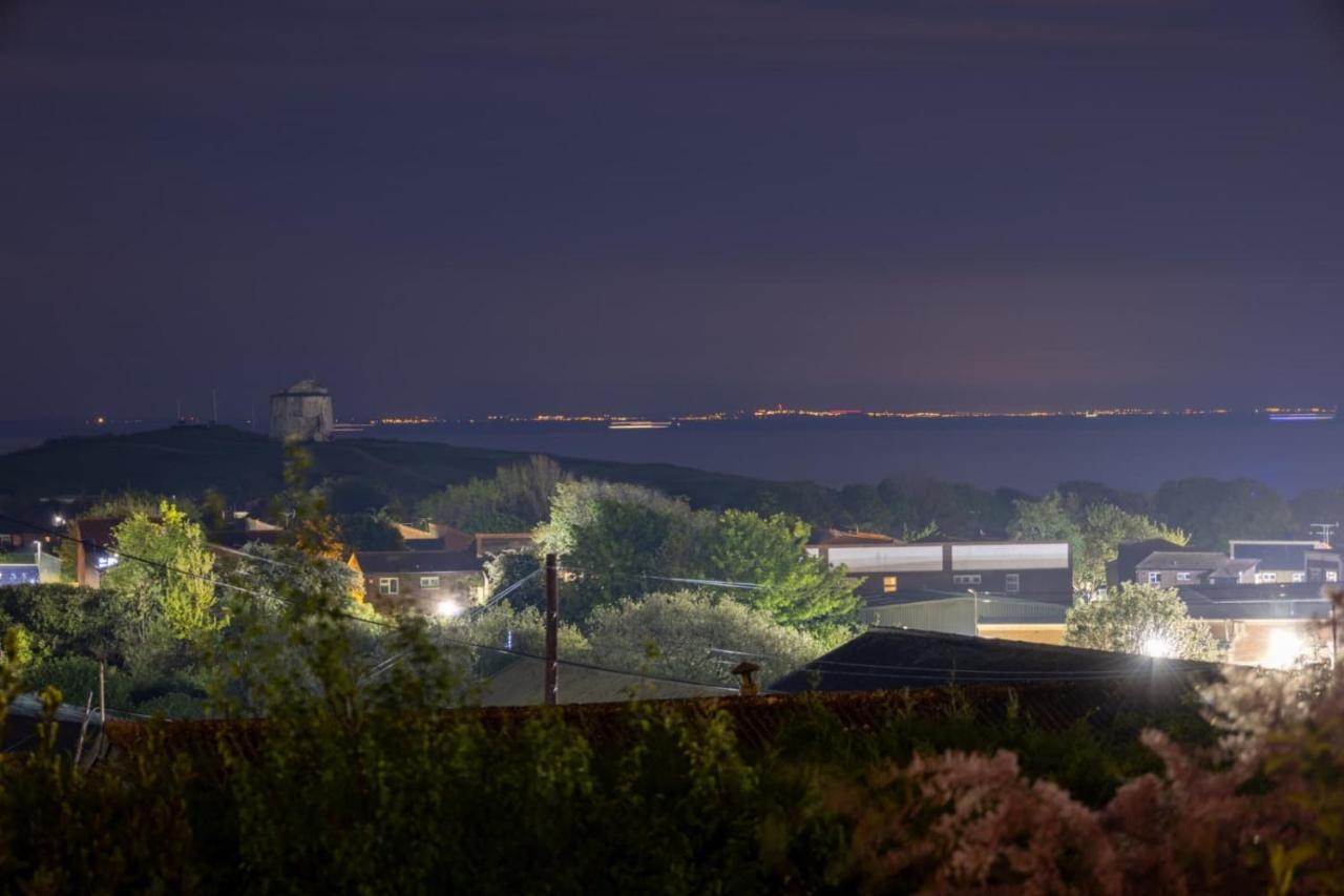 Bijou Annexe, Sea View, Private Entrance & Parking - Folkestone Hotell Exteriör bild