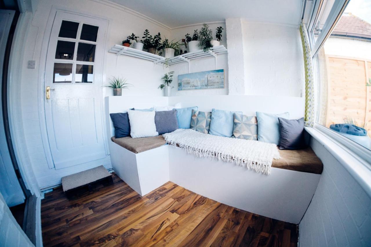 Bijou Annexe, Sea View, Private Entrance & Parking - Folkestone Hotell Exteriör bild