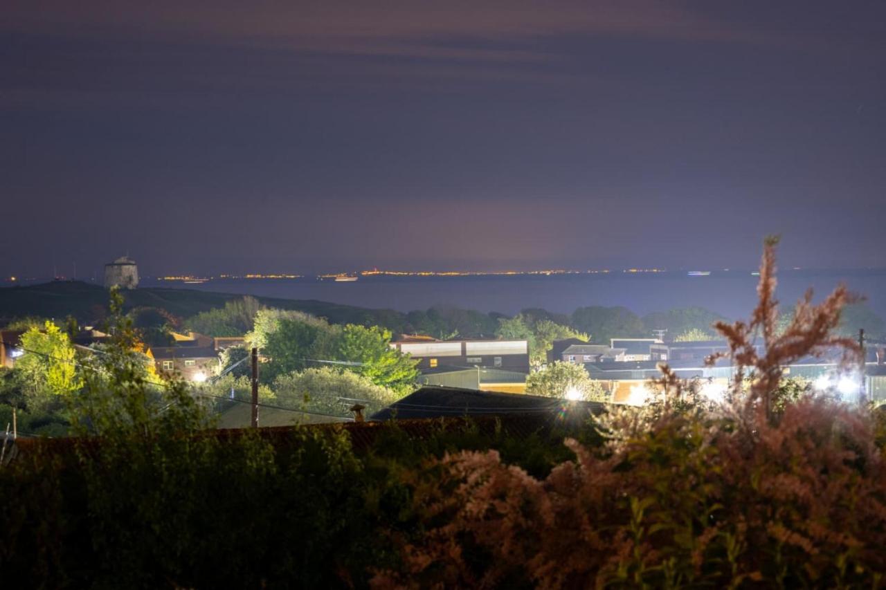 Bijou Annexe, Sea View, Private Entrance & Parking - Folkestone Hotell Exteriör bild