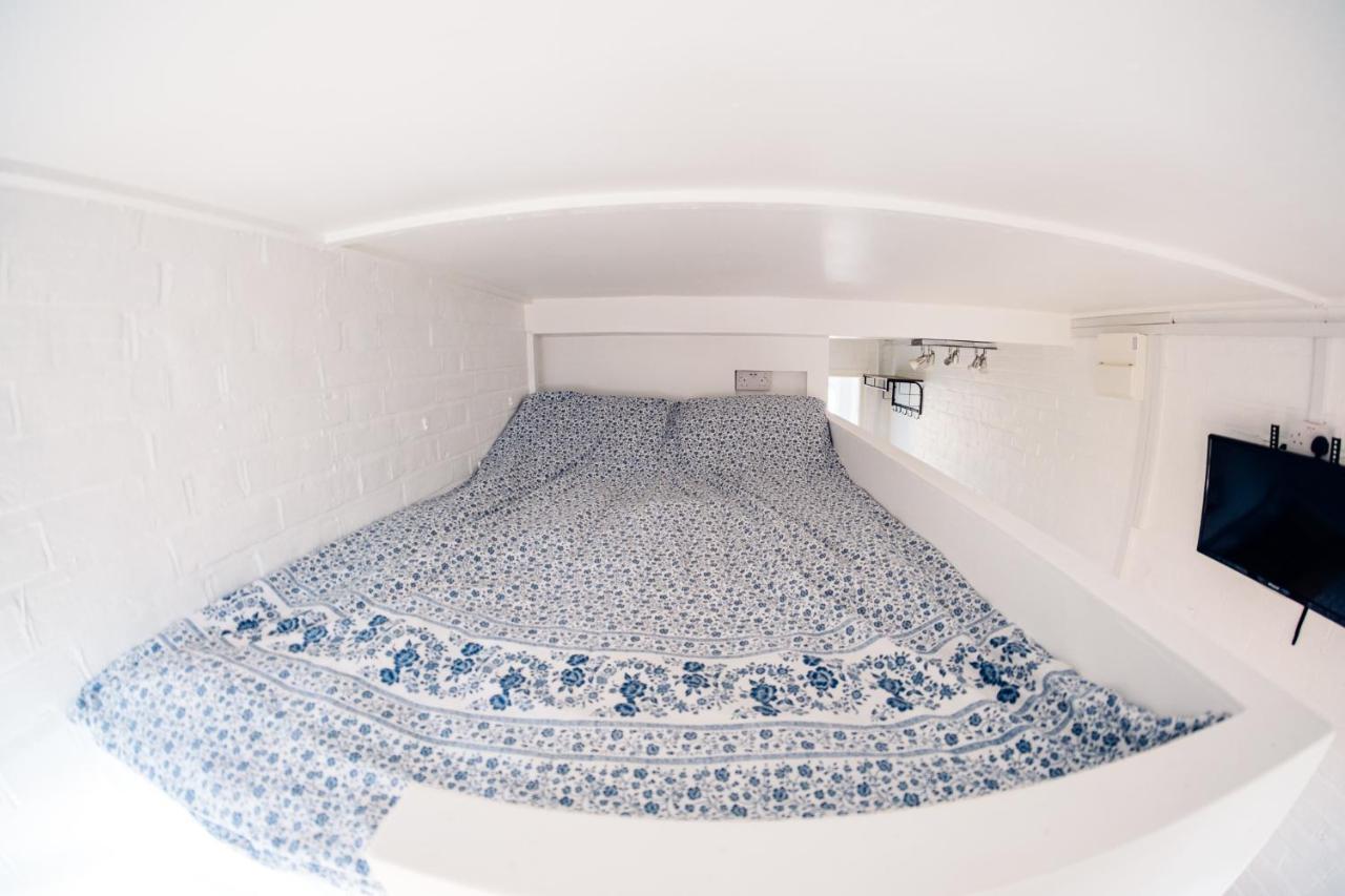 Bijou Annexe, Sea View, Private Entrance & Parking - Folkestone Hotell Exteriör bild