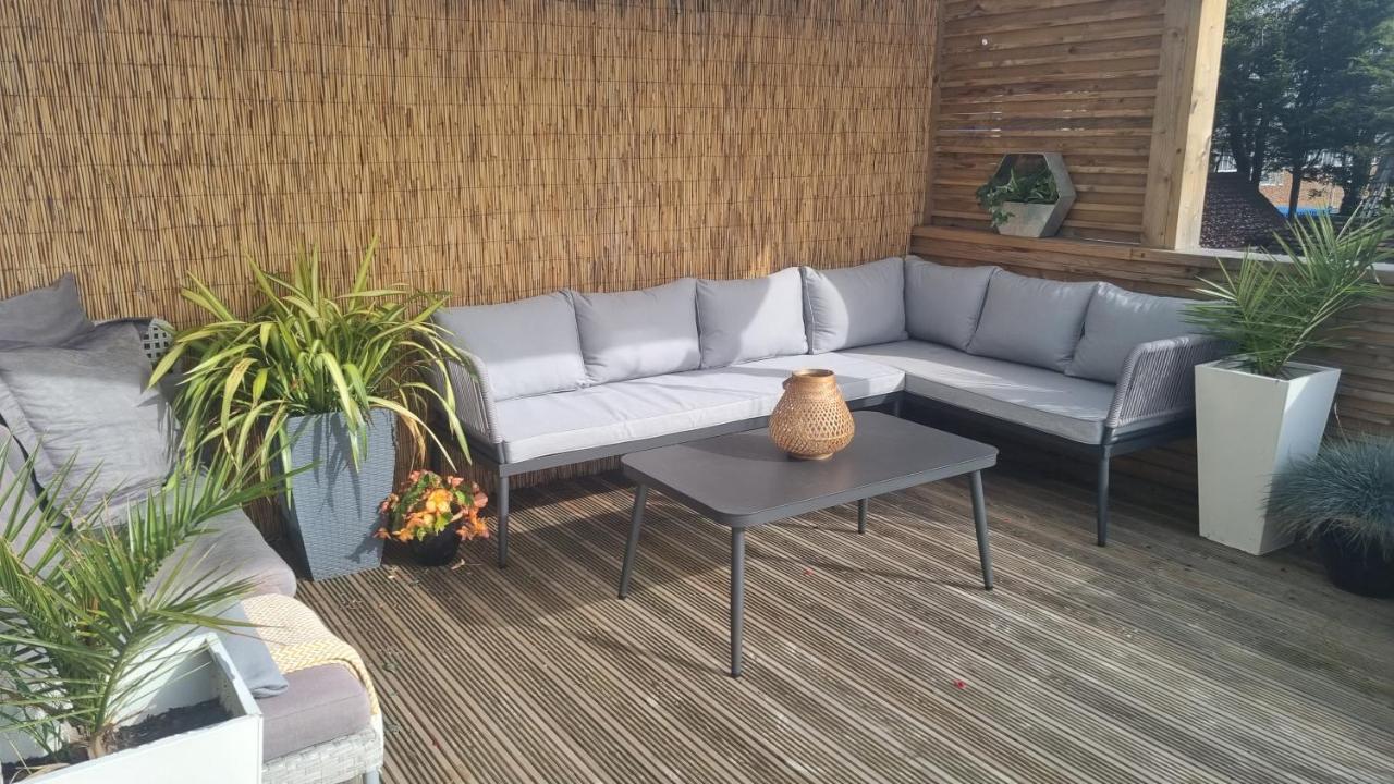 Bijou Annexe, Sea View, Private Entrance & Parking - Folkestone Hotell Exteriör bild