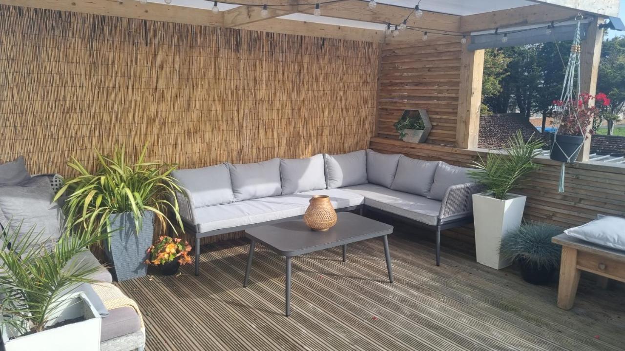 Bijou Annexe, Sea View, Private Entrance & Parking - Folkestone Hotell Exteriör bild
