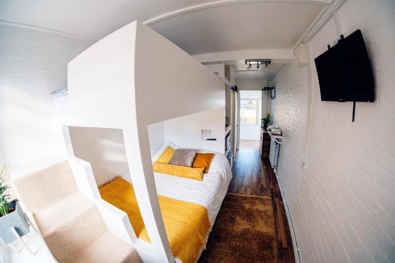 Bijou Annexe, Sea View, Private Entrance & Parking - Folkestone Hotell Exteriör bild
